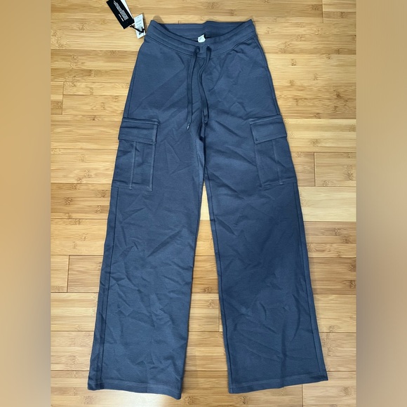 Aritzia TNA wafflex cargo pants - Picture 2 of 5